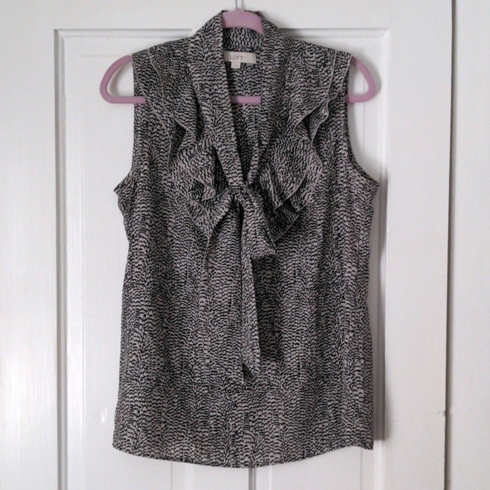 Black & Gray Patterned Sleeveless Blouse - NWOT